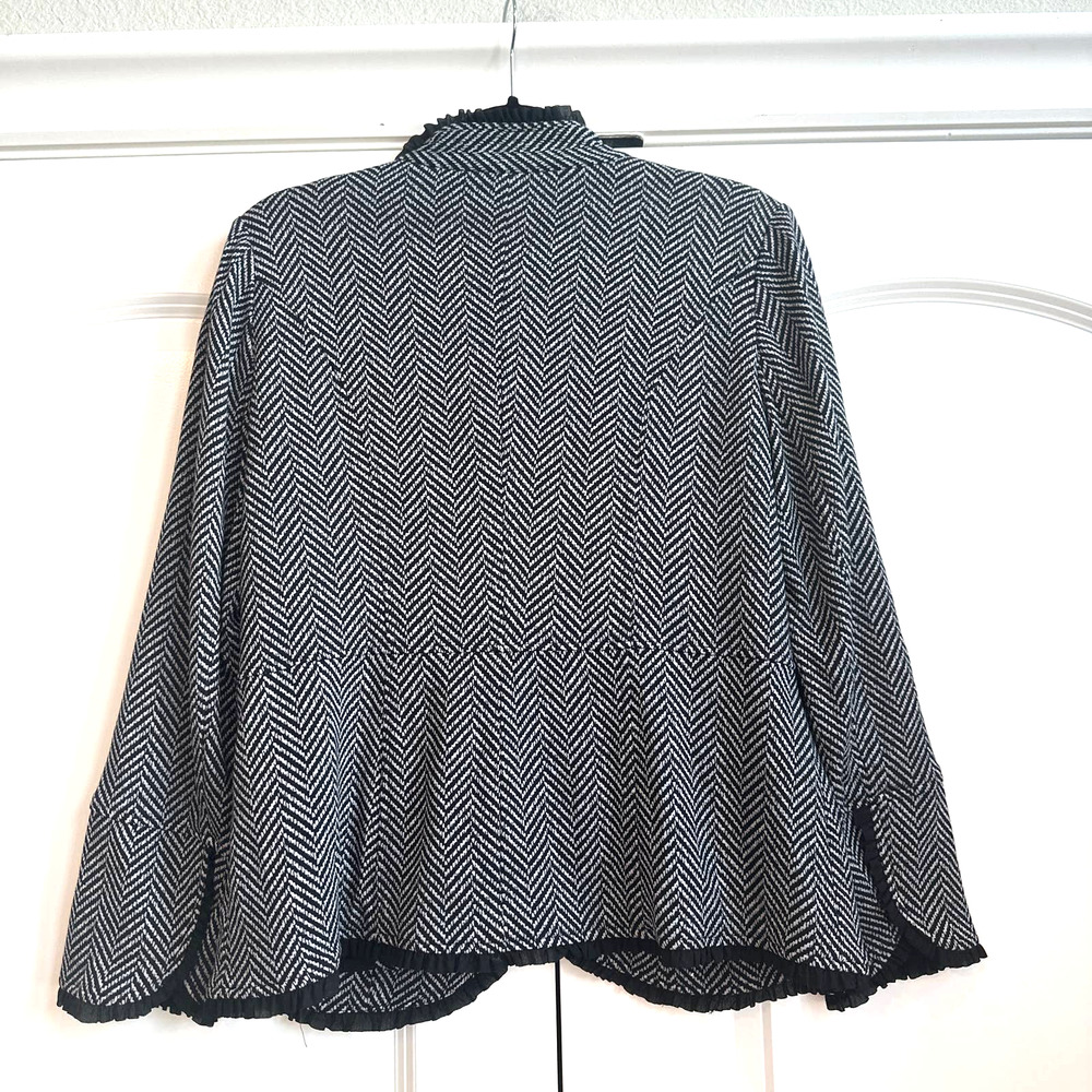 Chico's Sz 1 (8) Black and White Chevron Dress Blazer with Ruffle Lace Trim - Picture 6 of 7